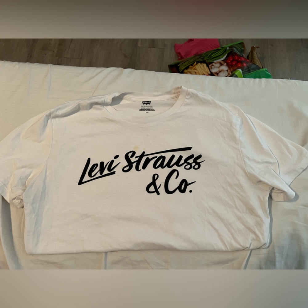 White Levis T shirt Large